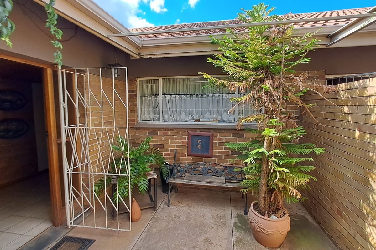 "Entertainment" Family Home in Fichardtpark - Photo 4