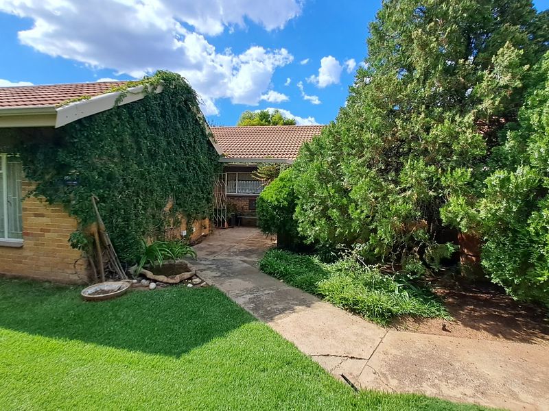 "Entertainment" Family Home in Fichardtpark - Photo 2