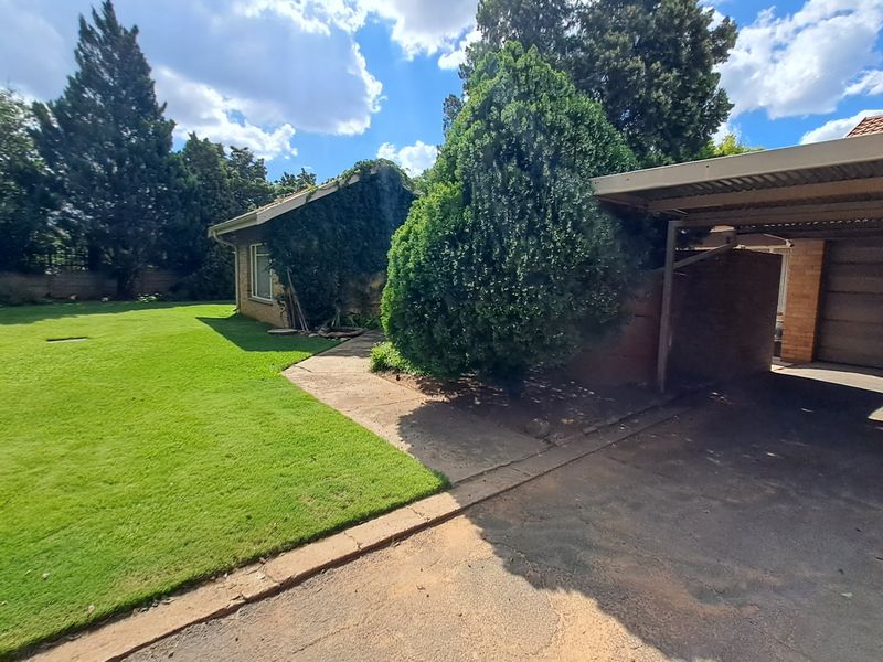 "Entertainment" Family Home in Fichardtpark - Photo 3