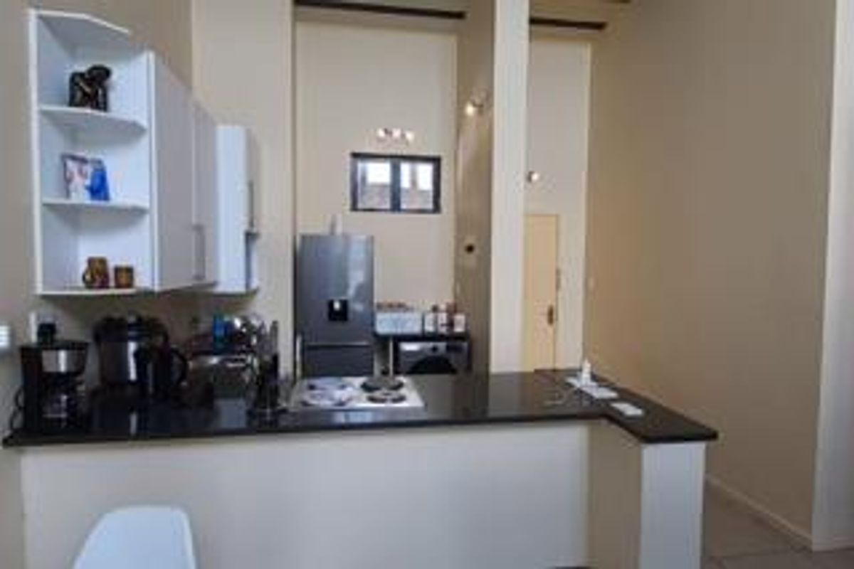 Modern 2-bedroom 2 bathroom for in Rooihuiskraal - Photo 3