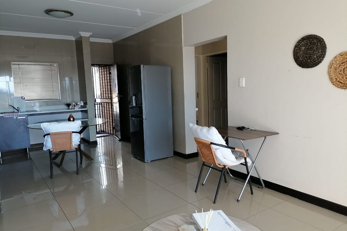 Modern 2 bedroom 1st floor unit for sale in Centurion - Photo 3