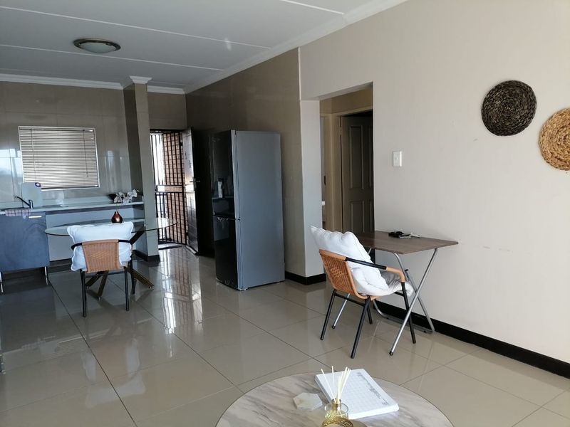 Modern 2 bedroom 1st floor unit for sale in Centurion - Photo 3