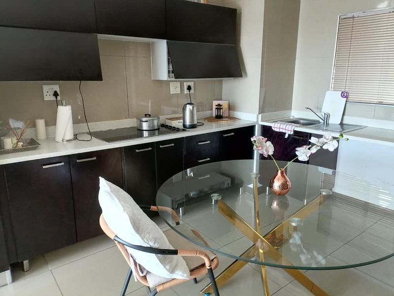 Modern 2 bedroom 1st floor unit for sale in Centurion - Photo 4