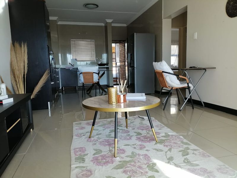 Modern 2 bedroom 1st floor unit for sale in Centurion - Photo 7