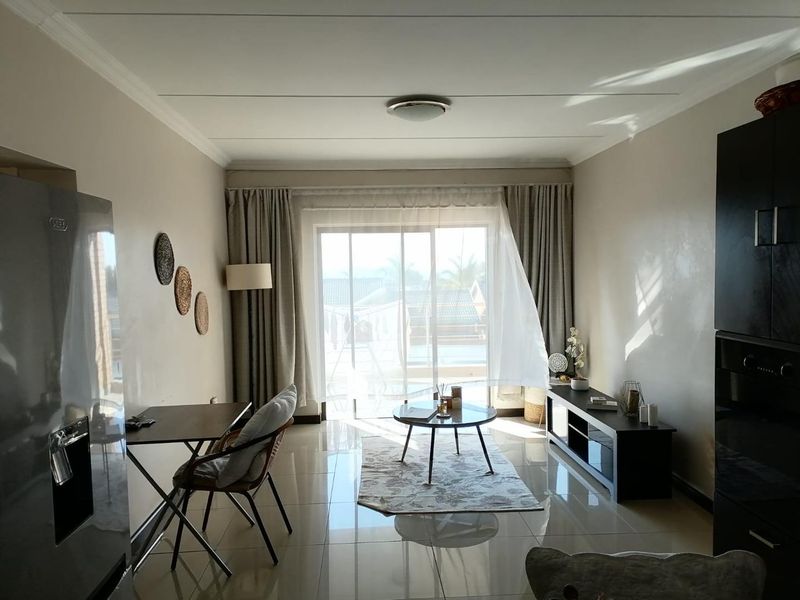 Modern 2 bedroom 1st floor unit for sale in Centurion - Photo 6