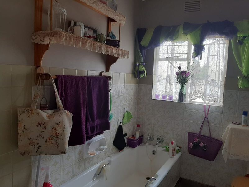 3 Bed 2 Bath House with swimming pool in Stilfontein - Photo 5