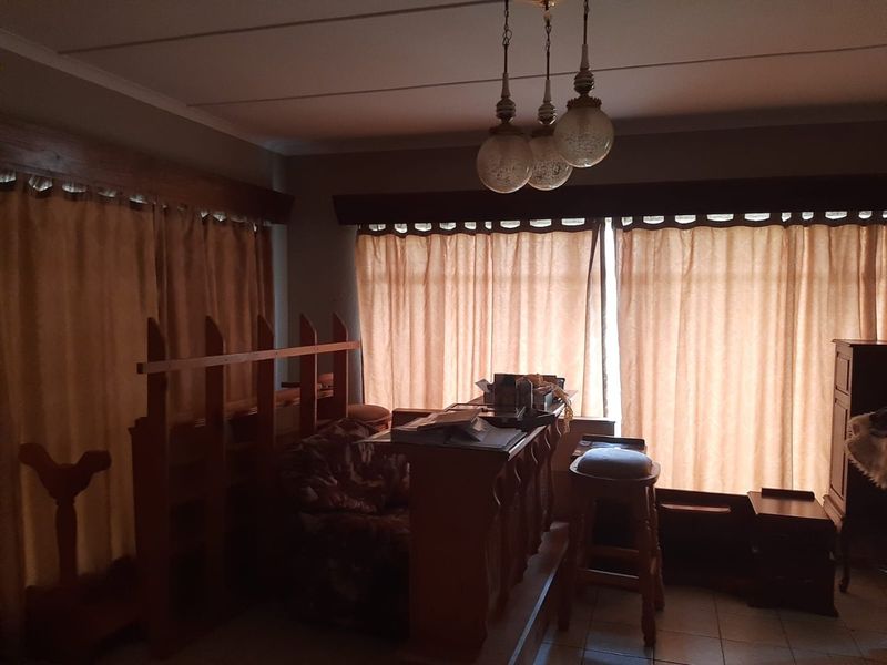 3 Bed 2 Bath House with swimming pool in Stilfontein - Photo 4