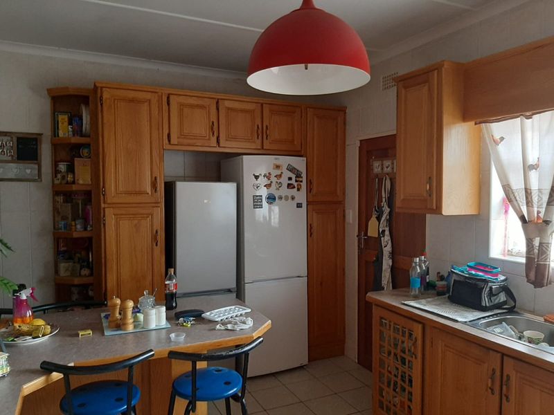 3 Bed 2 Bath House with swimming pool in Stilfontein - Photo 10