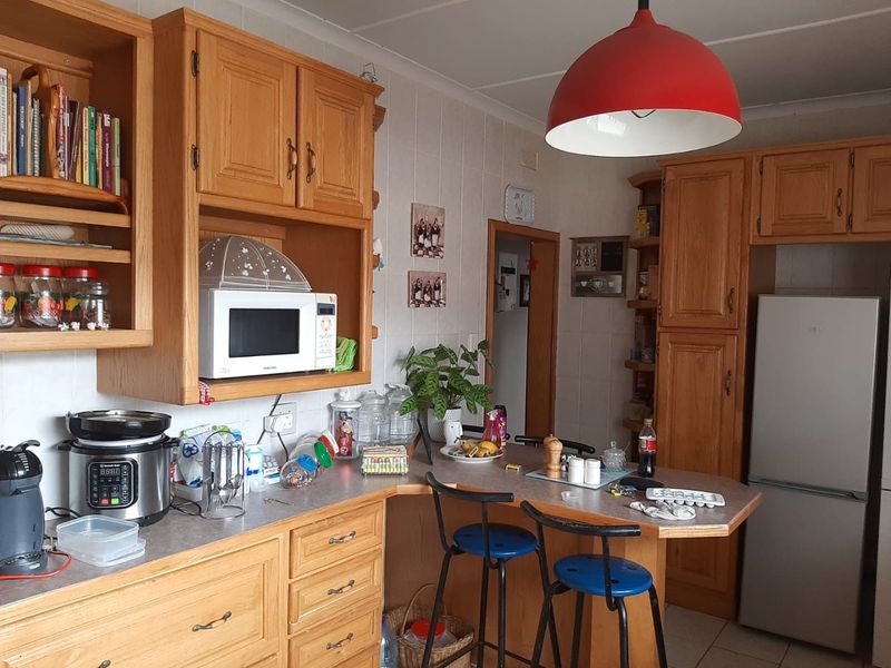 3 Bed 2 Bath House with swimming pool in Stilfontein - Photo 3