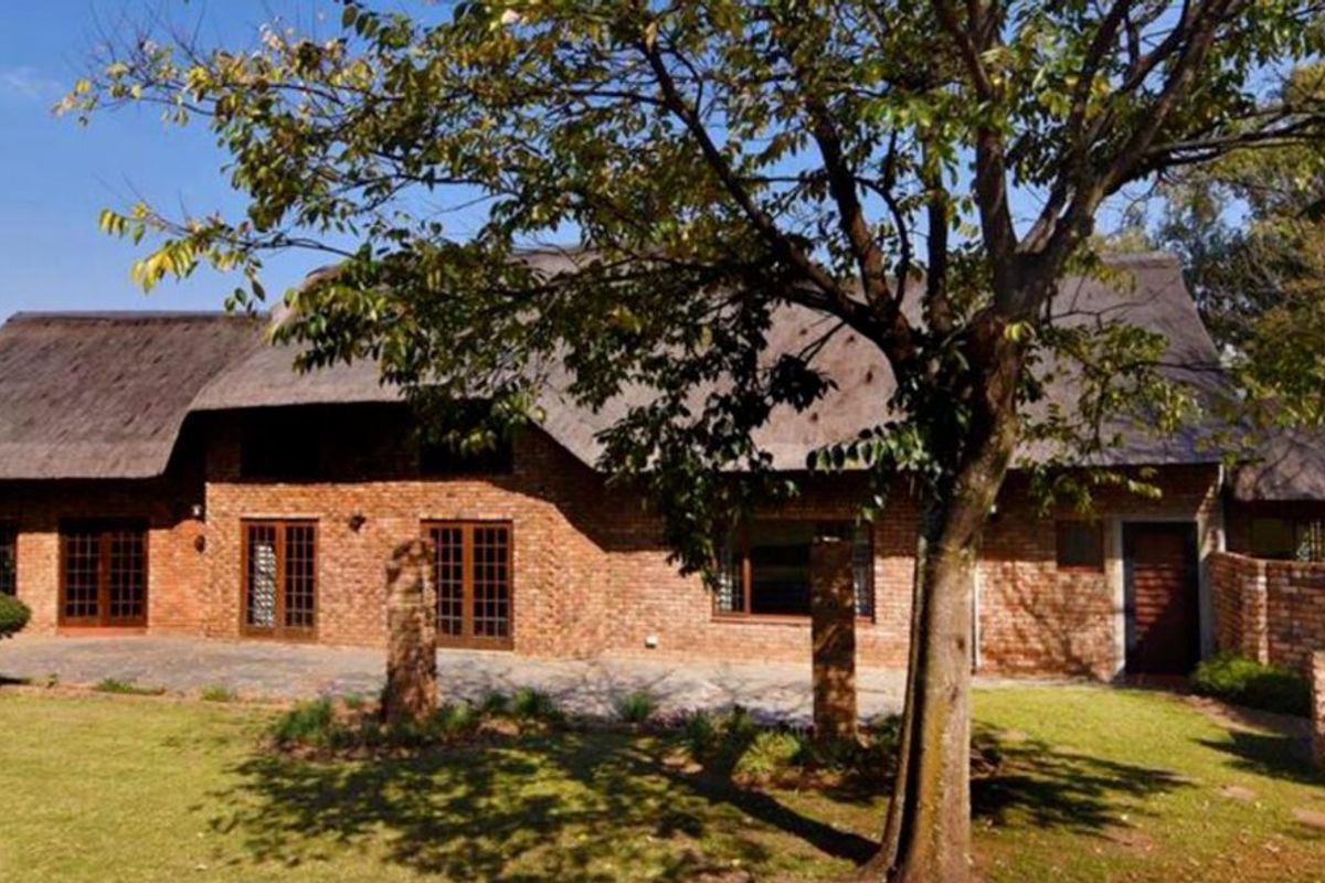 SPACE & COUNTRY CHARM - Photo 2