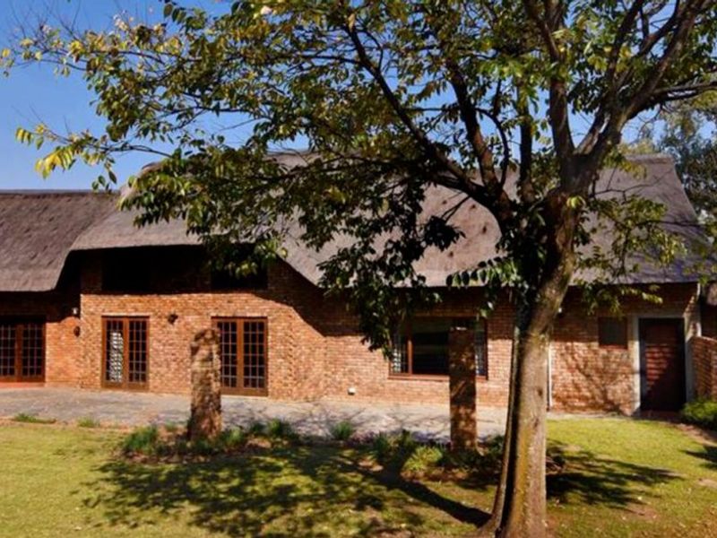 SPACE & COUNTRY CHARM - Photo 2