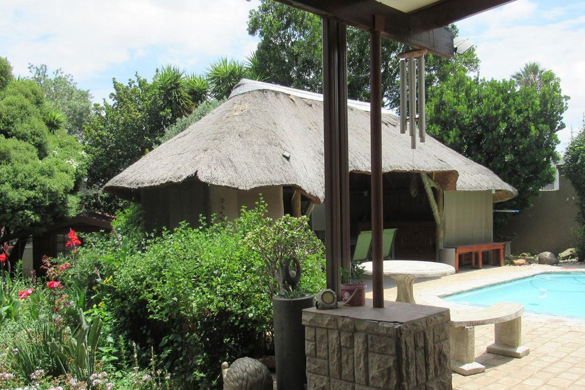 3 Bedroom House for Sale in Randpark - Photo 4