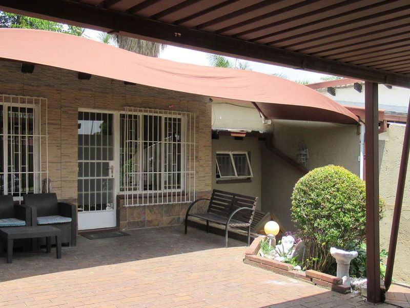 3 Bedroom House for Sale in Randpark - Photo 8