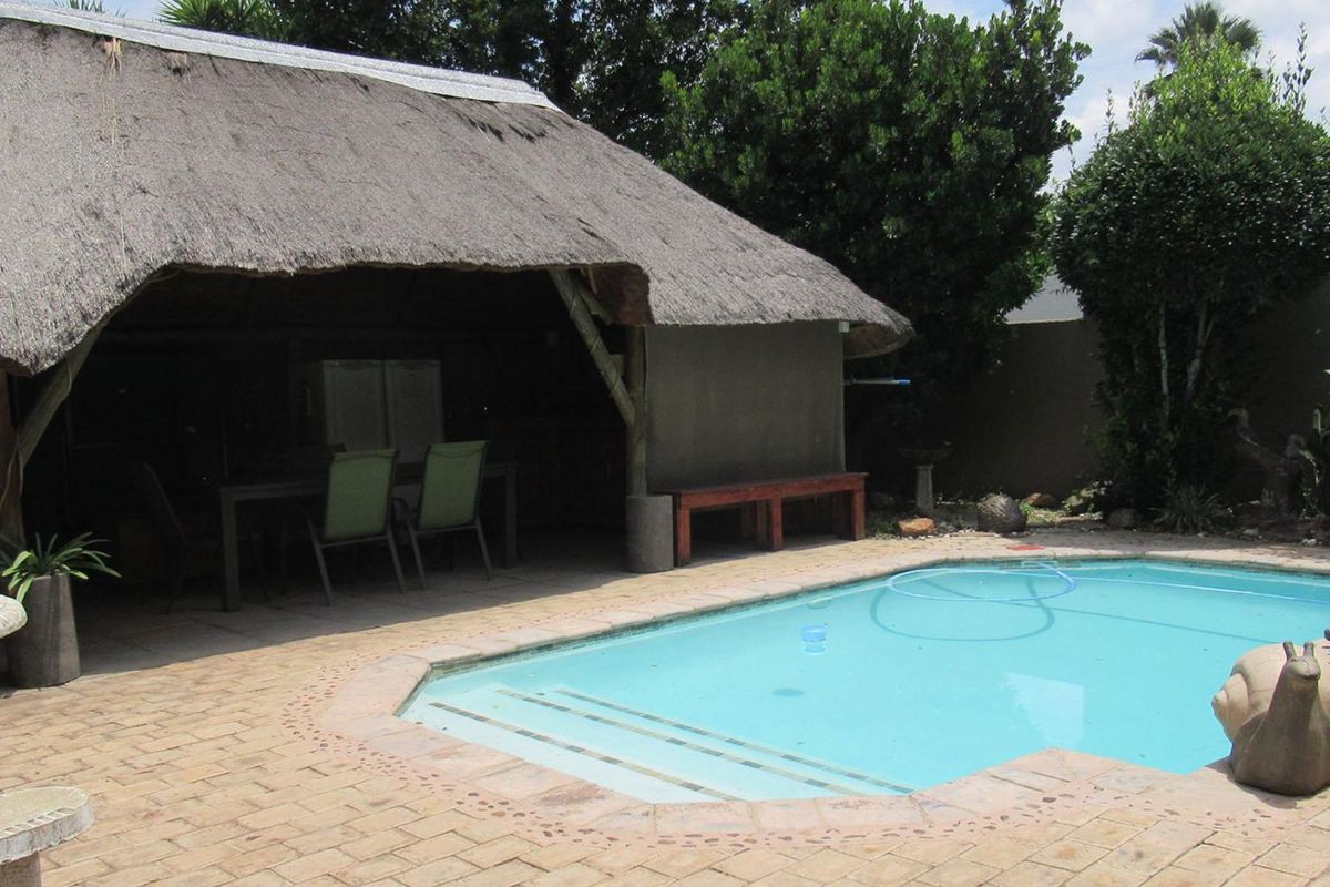 3 Bedroom House for Sale in Randpark - Photo 3