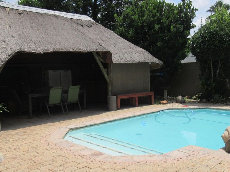 3 Bedroom House for Sale in Randpark - Photo 3