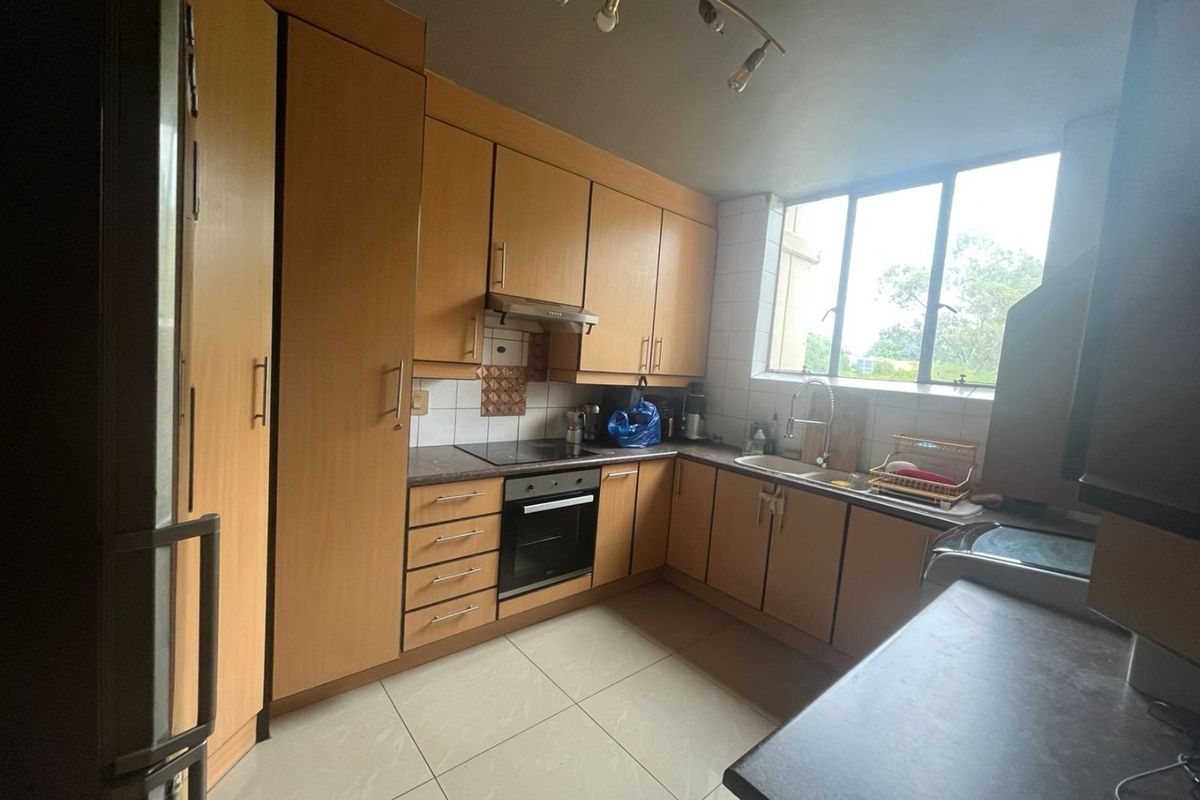 FOR SALE 3 BEDROOMS 2 BATHROOM APARTMENT - Photo 2