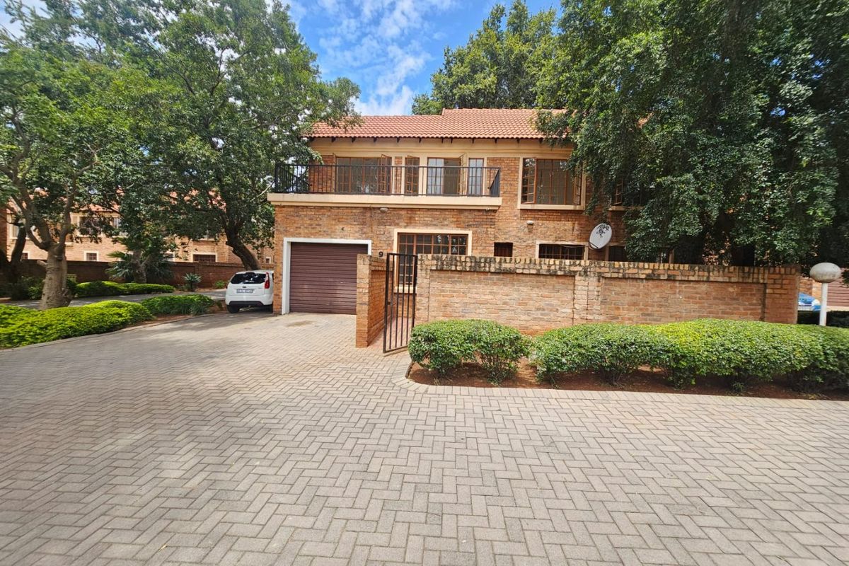 A Lovely 3 bedroom 2 bathroom townhouse for sale in Amandasig  - Photo 2