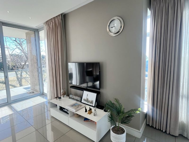 Fully Furnished 2 Bedroom Apartment  - Photo 2