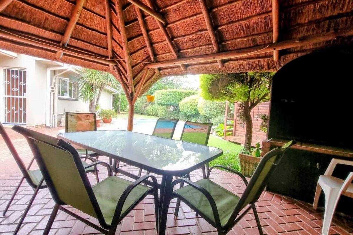 Stunning residence with a heated pool. - Photo 2