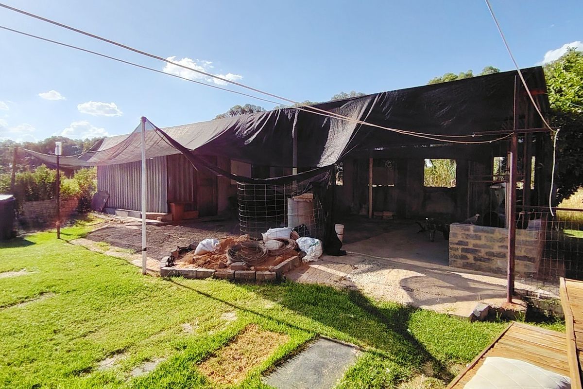Investment Opportunity on Expansive Stand in Mooilande - Photo 4