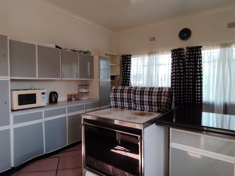 Investment Opportunity on Expansive Stand in Mooilande - Photo 3