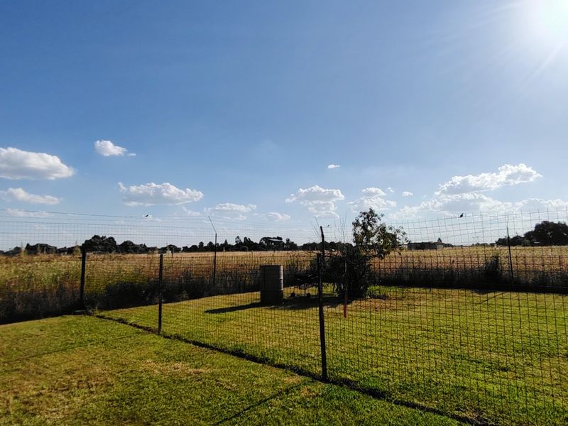 Investment Opportunity on Expansive Stand in Mooilande - Photo 2