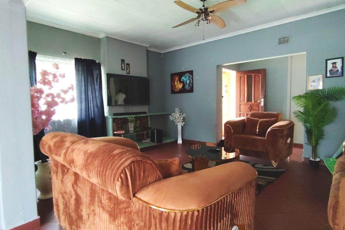 Family Home with Flatlet in Vanderbijlpark SW5 - Photo 5