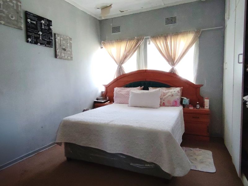 Family Home with Flatlet in Vanderbijlpark SW5 - Photo 9