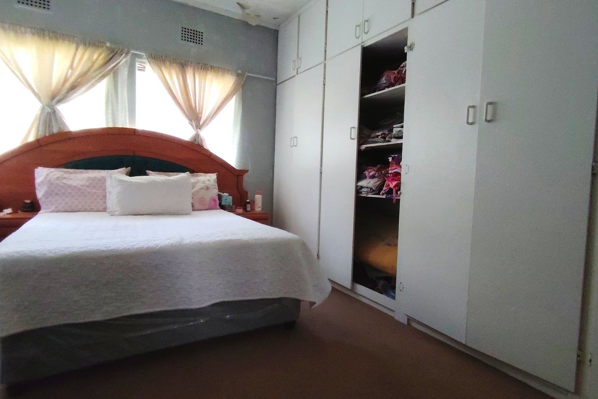 Family Home with Flatlet in Vanderbijlpark SW5 - Photo 2