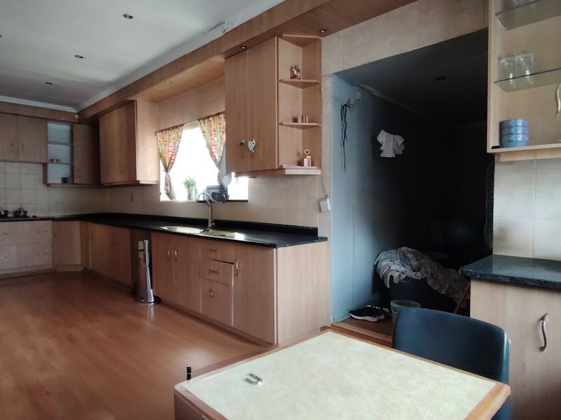 Family Home with Flatlet in Vanderbijlpark SW5 - Photo 7