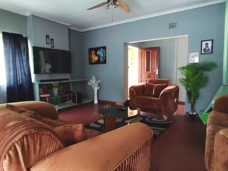 Family Home with Flatlet in Vanderbijlpark SW5 - Photo 6