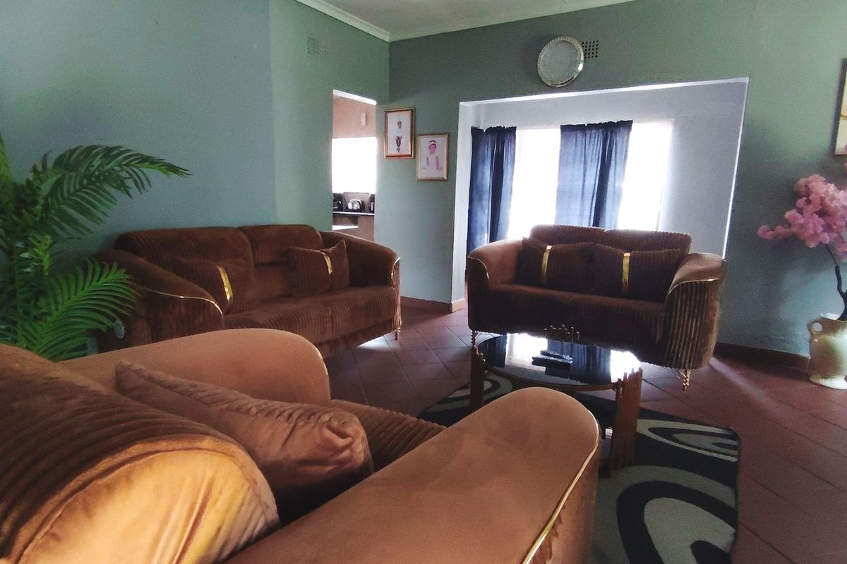 Family Home with Flatlet in Vanderbijlpark SW5 - Photo 4