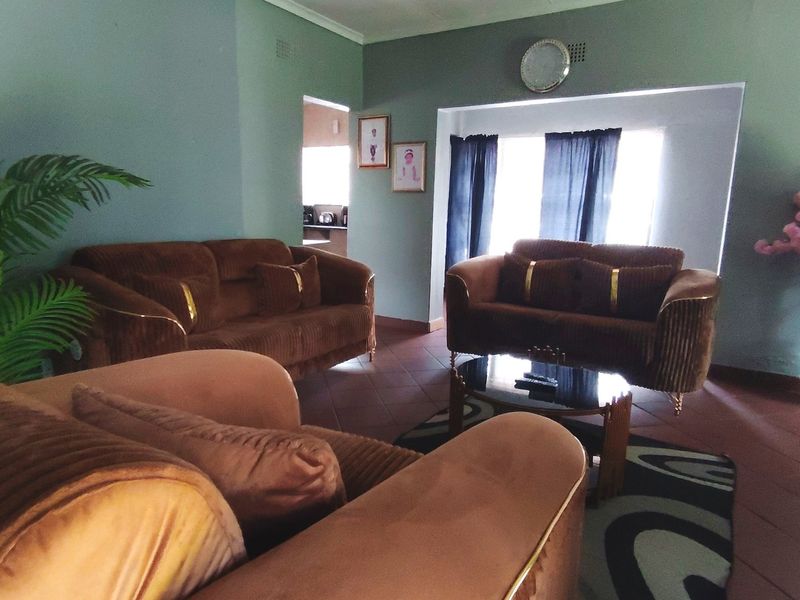 Family Home with Flatlet in Vanderbijlpark SW5 - Photo 4