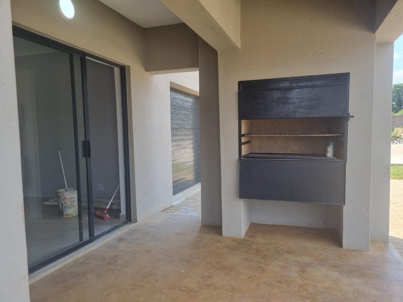 Stunning Double-Storey 3-Bedroom Townhouse in Melodie, Hartbeespoort - Photo 9