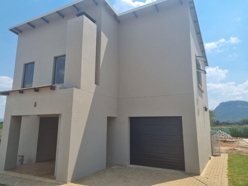 Stunning Double-Storey 3-Bedroom Townhouse in Melodie, Hartbeespoort - Photo 6