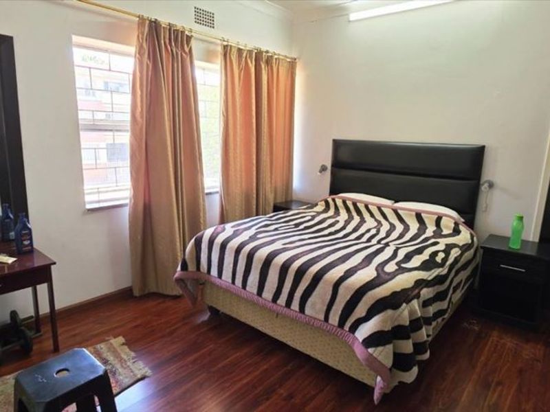 Spacious Three-Bedroom Home with Garage and Carport - Photo 3