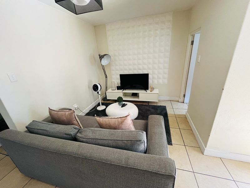 Explore this stylish fully furnished 1-bed apartment in Edenburg, Sandton - Photo 4