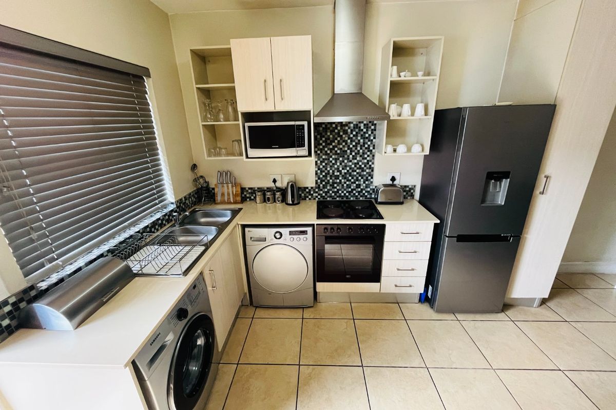 Explore this stylish fully furnished 1-bed apartment in Edenburg, Sandton - Photo 2