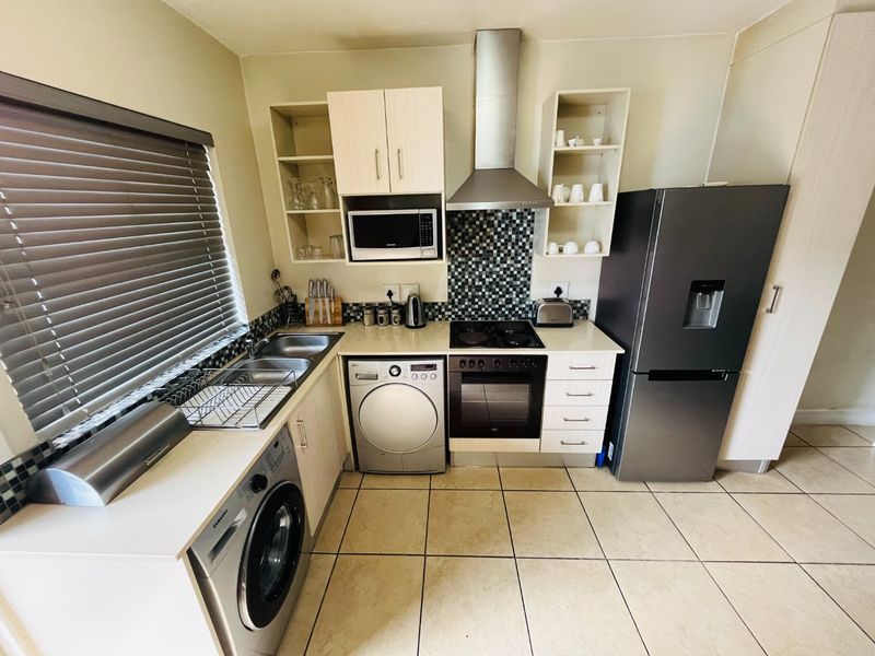 Explore this stylish fully furnished 1-bed apartment in Edenburg, Sandton - Photo 2