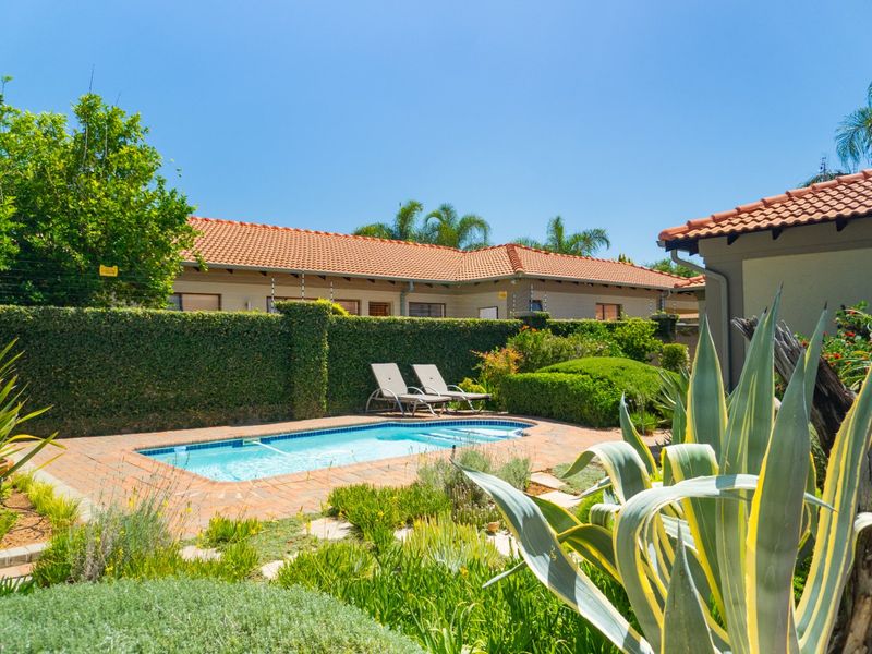 Luxury, space and tranquility in a full-title complex. - Photo 2