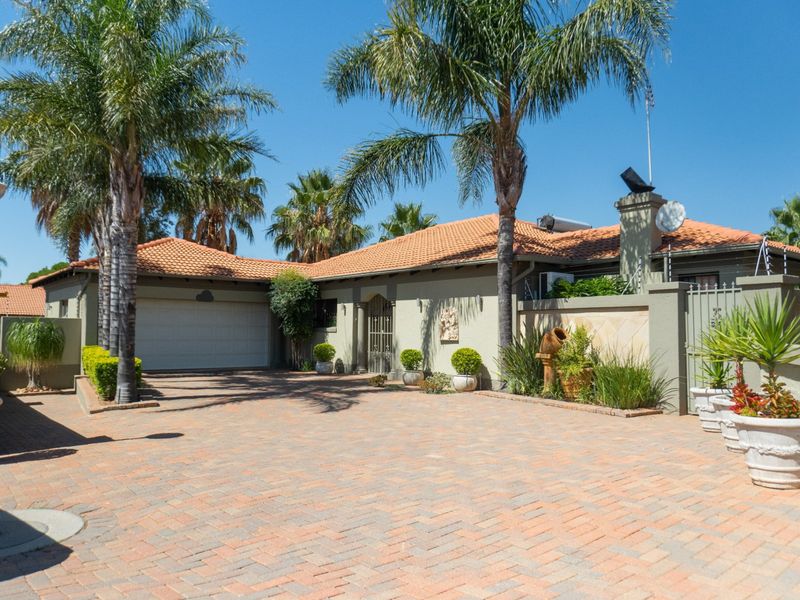 Luxury, space and tranquility in a full-title complex. - Photo 4