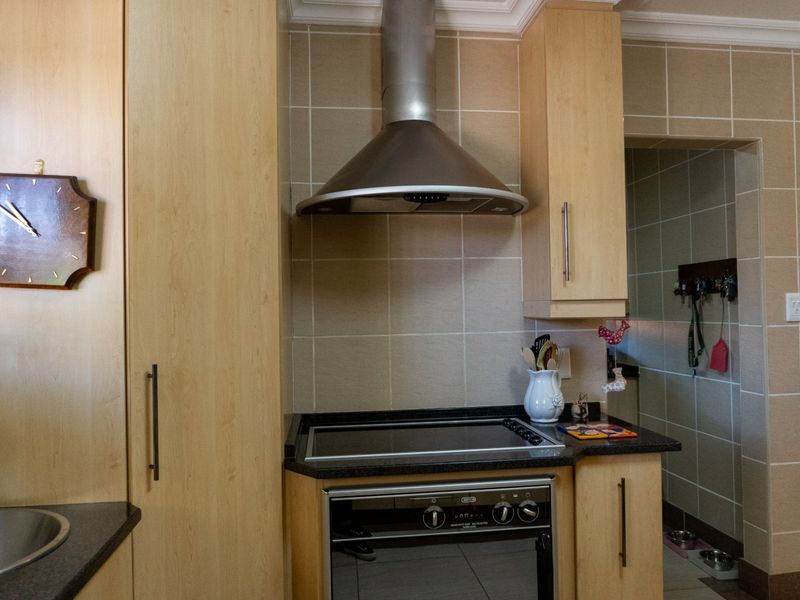 Luxury, space and tranquility in a full-title complex. - Photo 9