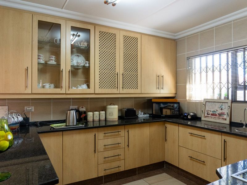 Luxury, space and tranquility in a full-title complex. - Photo 8