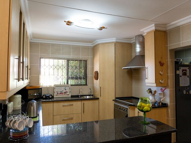 Luxury, space and tranquility in a full-title complex. - Photo 7