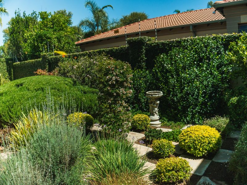 Luxury, space and tranquility in a full-title complex. - Photo 3