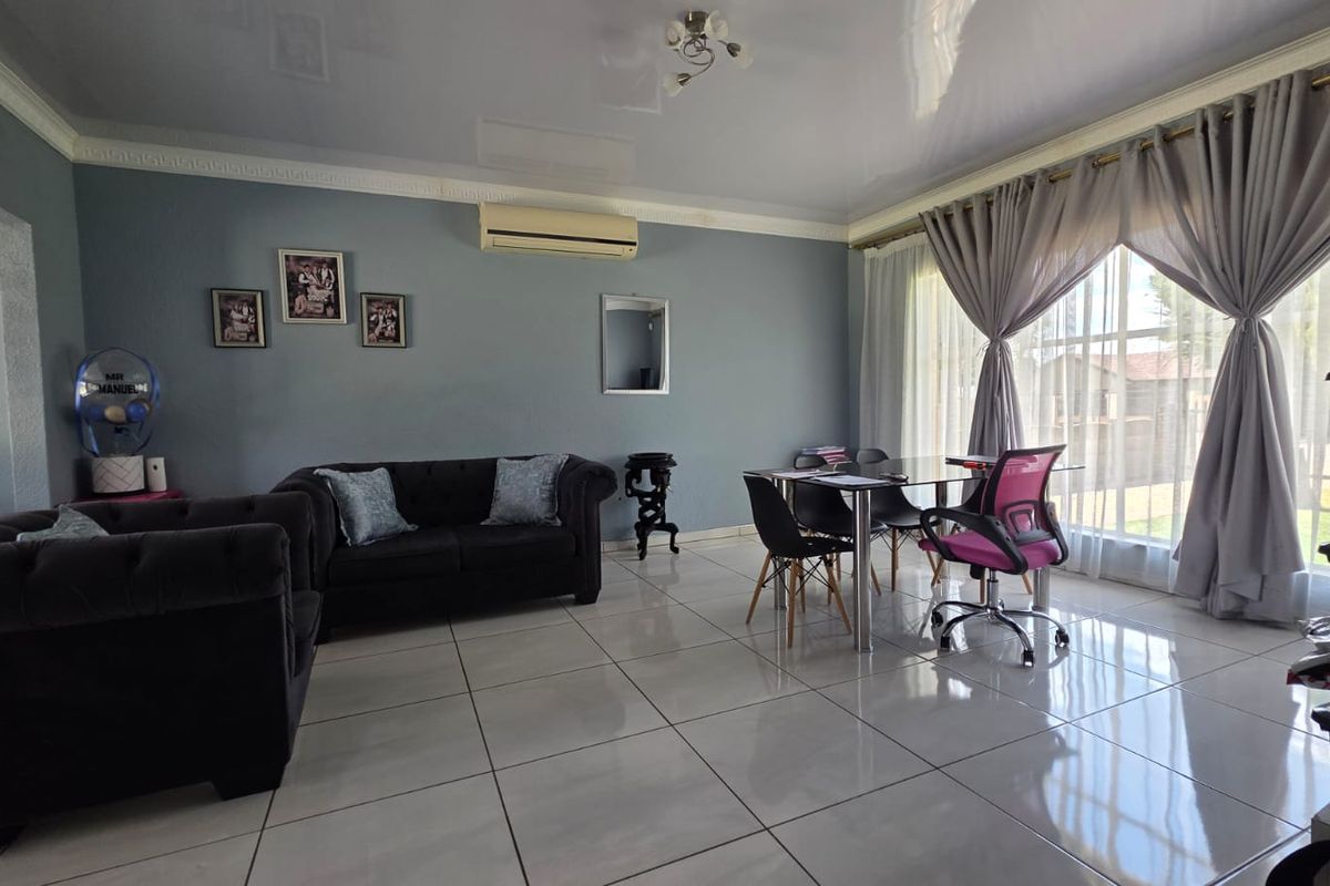 Spacious Family Living with Exceptional Potentia - Photo 2