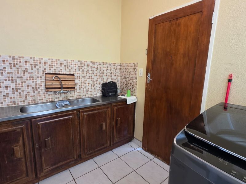 Spacious Family Living with Exceptional Potentia - Photo 8