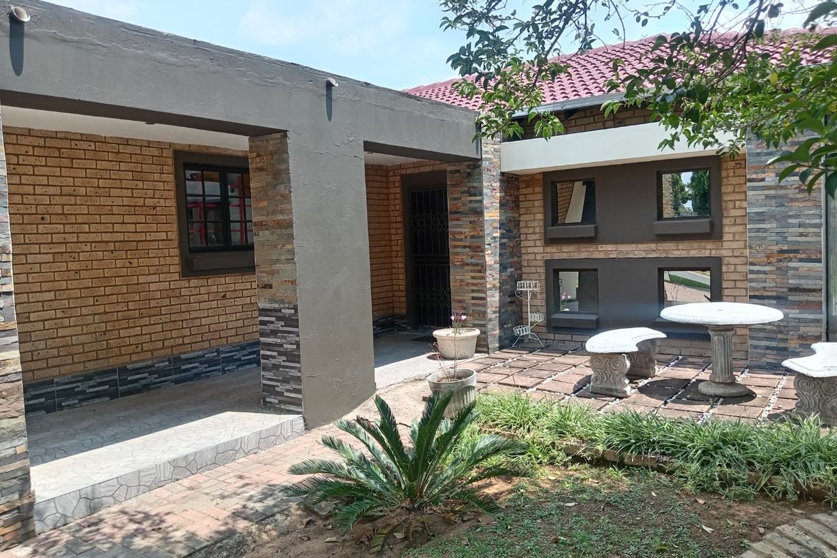 FIVE BEDROOM HOUSE AVAILABLE FOR SALE!!  - Photo 2