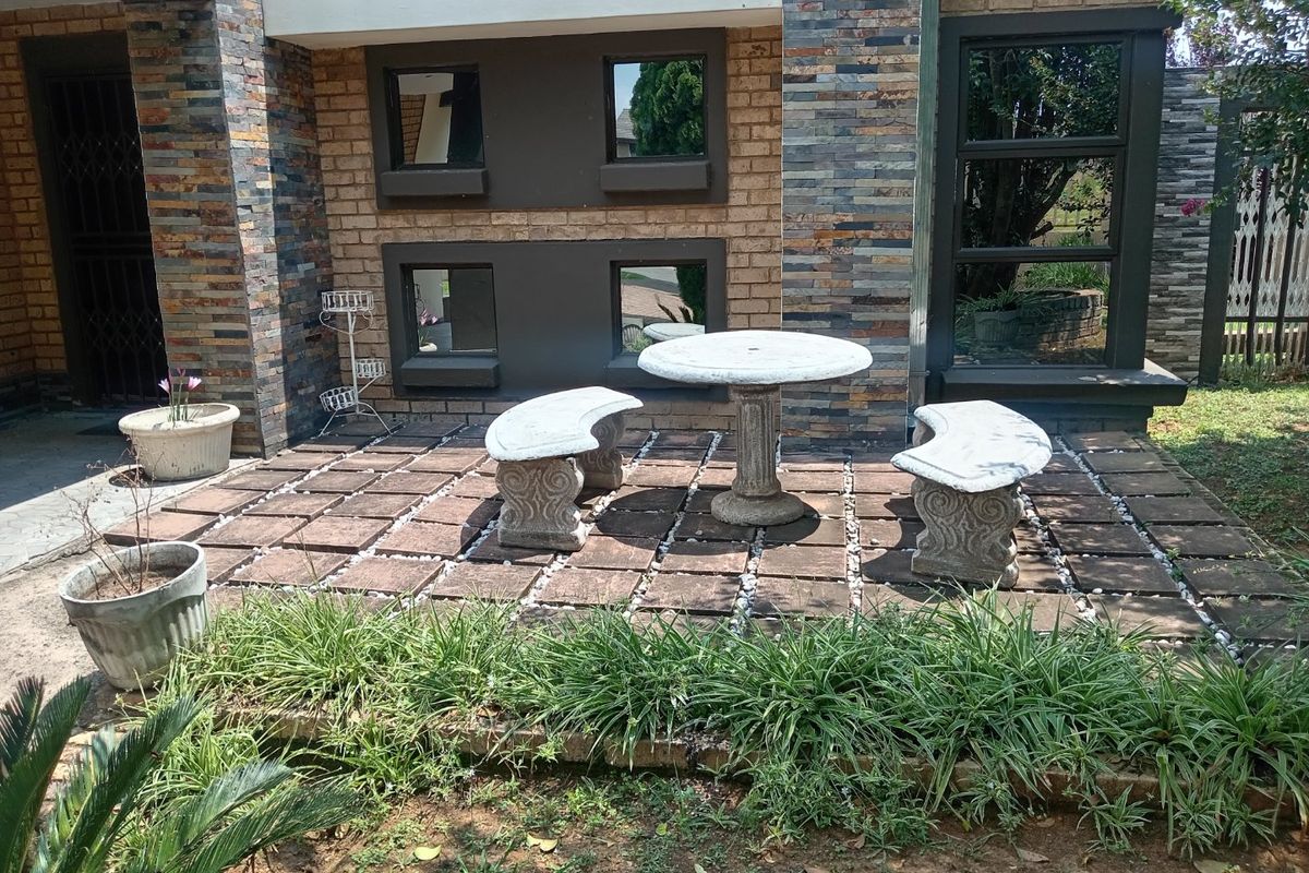 FIVE BEDROOM HOUSE AVAILABLE FOR SALE!!  - Photo 4