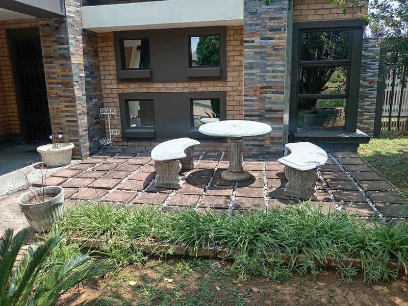 FIVE BEDROOM HOUSE AVAILABLE FOR SALE!!  - Photo 4